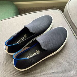 Rothy’s Original Slip On Sneaker - Solid Black in Women’s Size 8